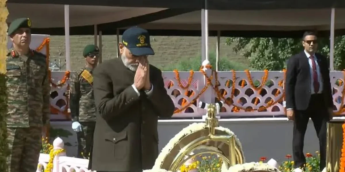 PM Modi honors kargil war soldiers, kicks off Shinkun La Tunnel project on 25th Vijay Diwas