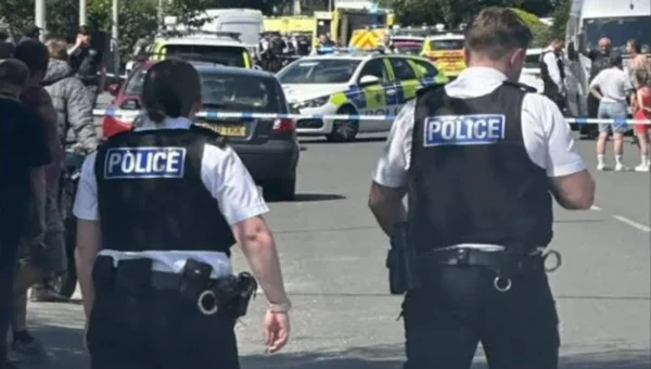 UK: Man goes on stabbing spree, injures 8 including children