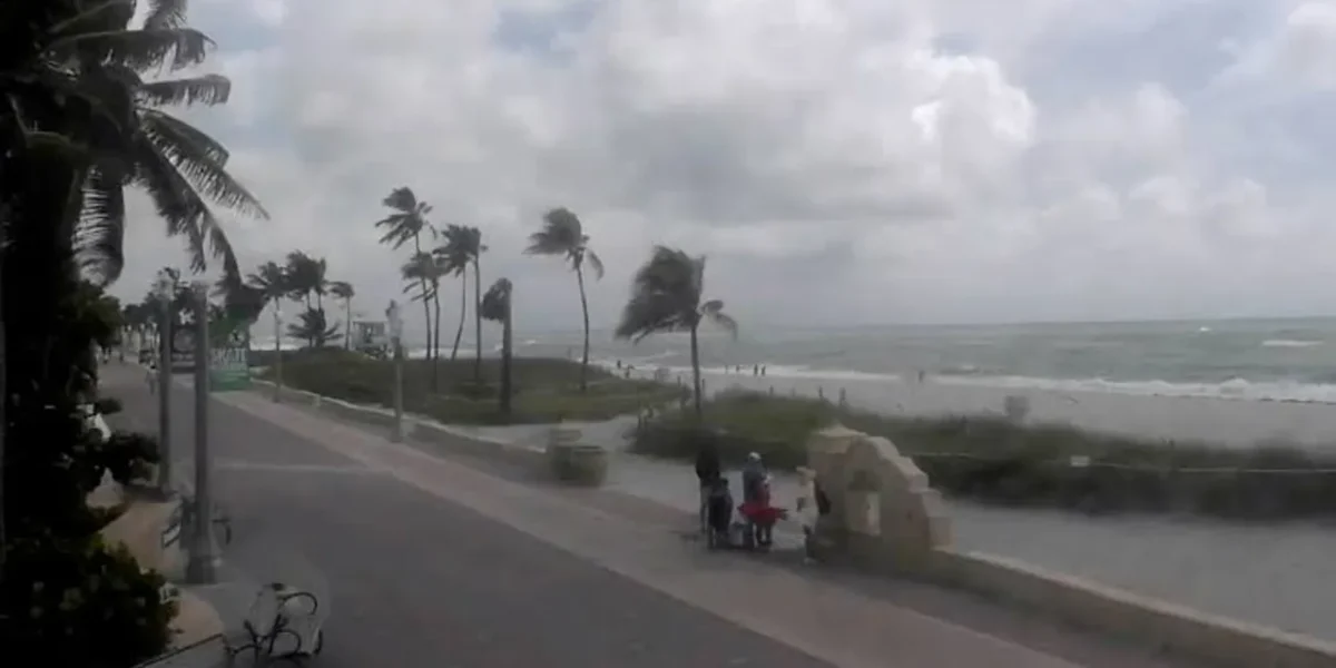 Floods hit Fort Myers Beach as storm moves toward Florida land