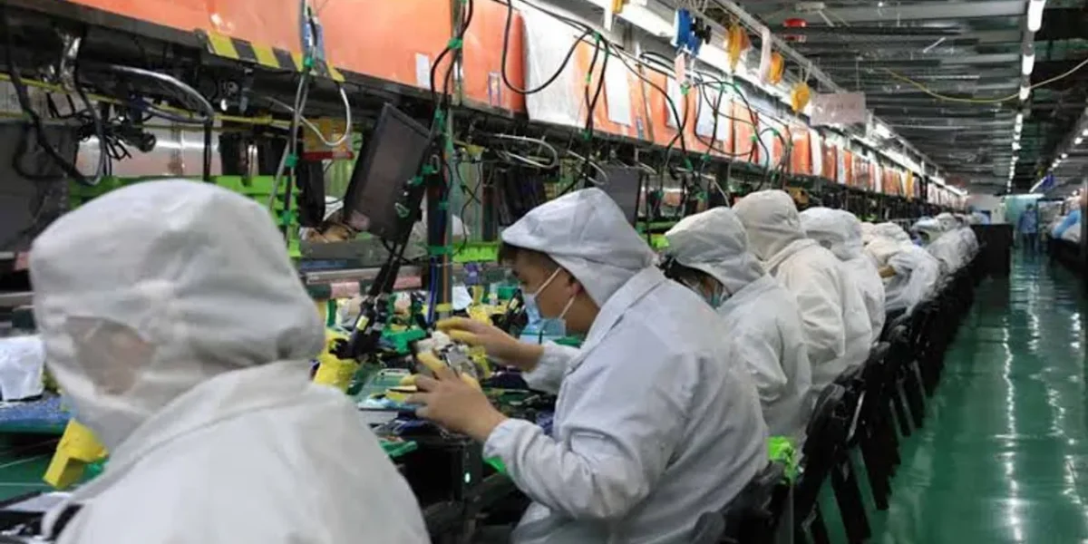Foxconn Hires 50,000 workers at ‘IPhone City’ to boost production