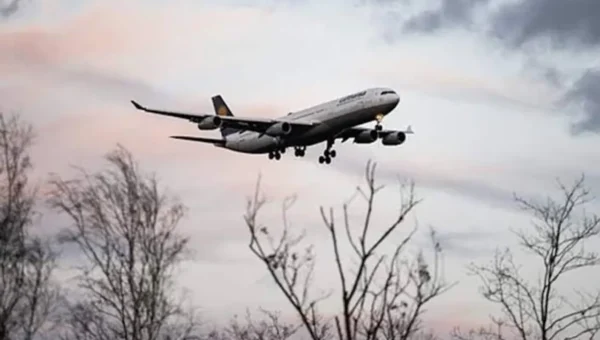 Airlines suspend flights as Middle East tensions rise