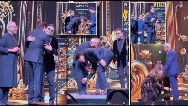 SRK touches Mani Ratnam’s feet as he receives award for Best Actor for Jawan