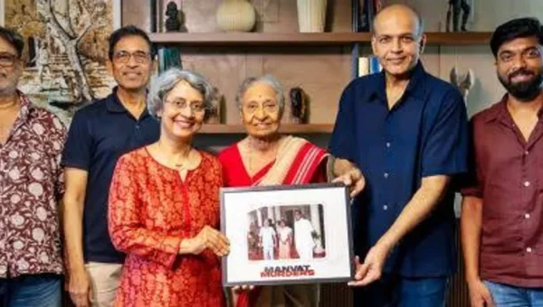 Ahead of the ‘Manvat Murders’ release, Ashutosh Gowariker met DSP Ramakant Kulkarni’s family and honored the officer for his bravery