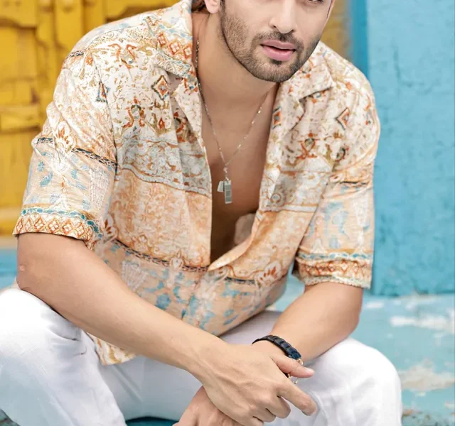 Shaheer Sheikh set to romance two Kriti Sanon’s in Do Patti; Song out now!