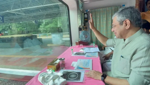 Ashwini Vaishnaw: 35 railway stations in Kerala will be completely reconstructed