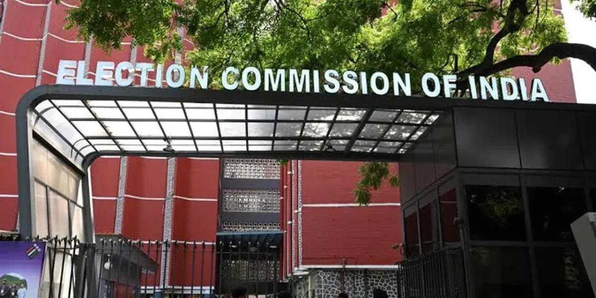 EC issues notice to BJP, Congress presidents over complaints during Maharashtra campaign