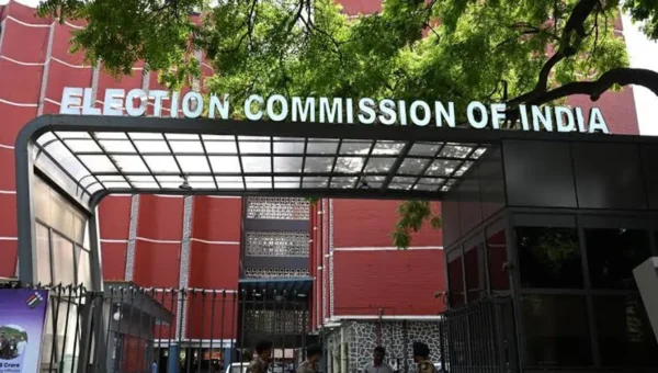 EC issues notice to BJP, Congress presidents over complaints during Maharashtra campaign