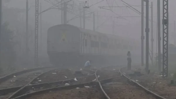 Delhi air pollution: Visibility near-zero amid thick smog