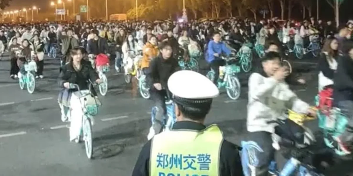 Over 1 lakh Chinese students embark on late-night quest for soup dumplings