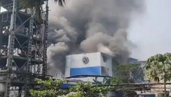 Massive fire breaks out at factory in Gujarat