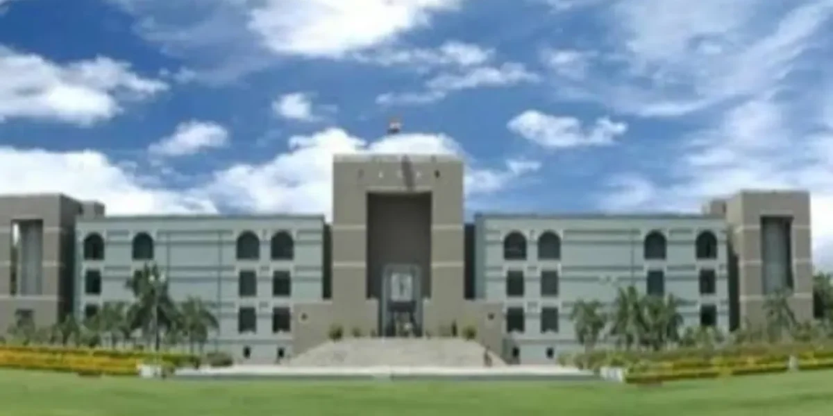Gujarat HC sets aside charge sheet issued near retirement