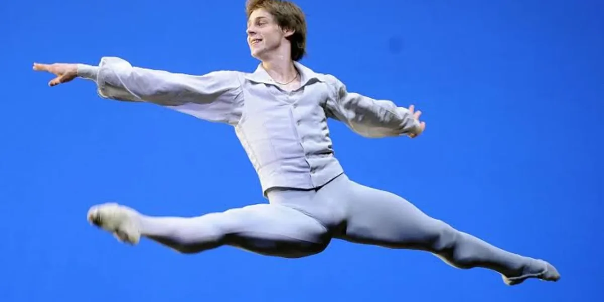 Russian ballet star Vladimir Shklyarov dies after falling from a building