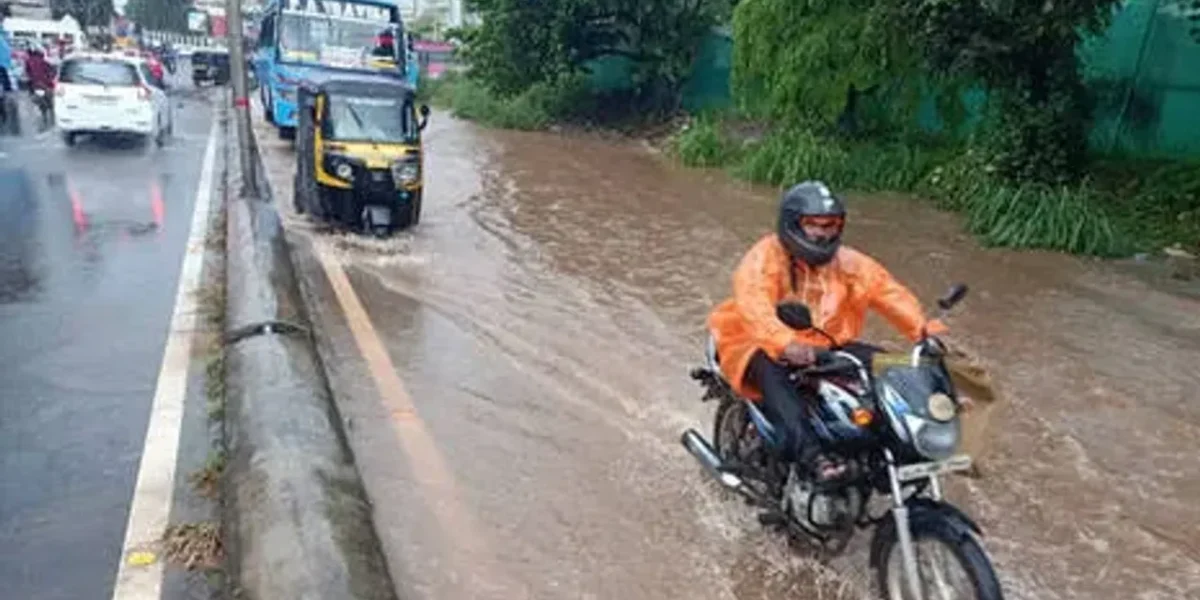 Holiday declared for educational institutions in Thrissur and Kasaragod districts for Tuesday