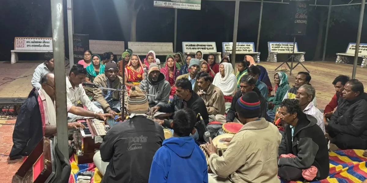 Bharuch: Bhajan-Kirtan held at Sarasa Mataji Temple for 10-Year-Old Survivor’s recovery