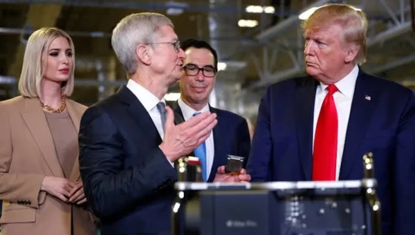 Apple CEO Tim Cook to meet with Trump on Friday