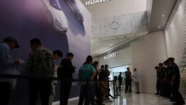 Huawei cuts prices of a variety of high-end devices