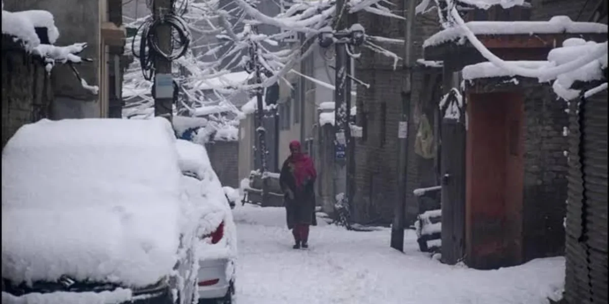 Srinagar-Jammu National Highway NH-44 closed due to snow and slippery conditions