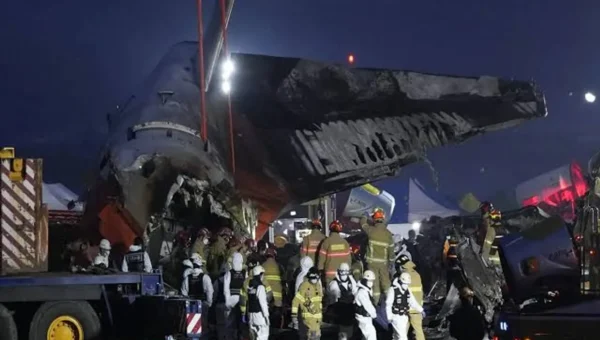 South Korea orders safety inspections of all Boeing 737-800 as officials struggle to determine cause of plane crash