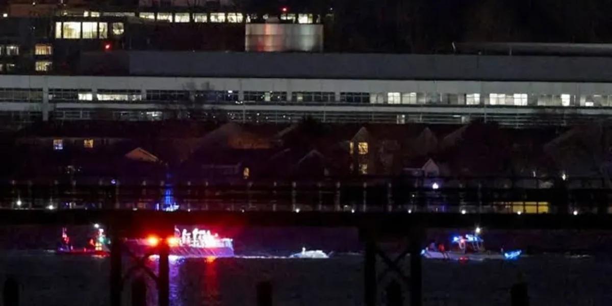 Washington plane crash: At least 18 bodies pulled from river after jet-chopper collision