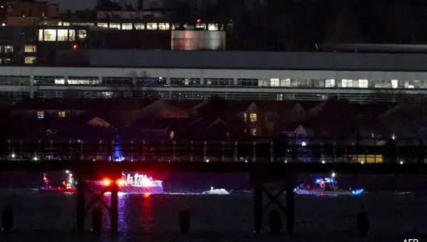 Washington plane crash: At least 18 bodies pulled from river after jet-chopper collision