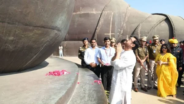 Bollywood Actor Aamir Khan mesmerized by the grand statue of Sardar Saheb at Ekta Nagar