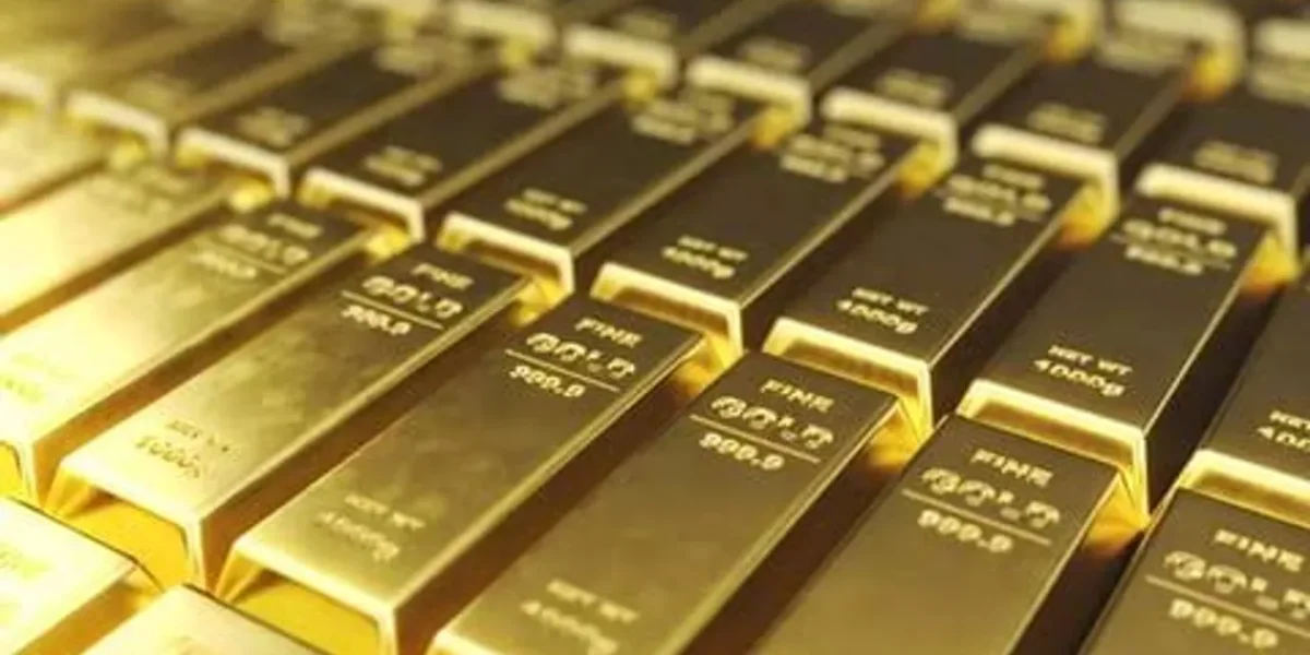 Gold prices touch record high amid global uncertainties