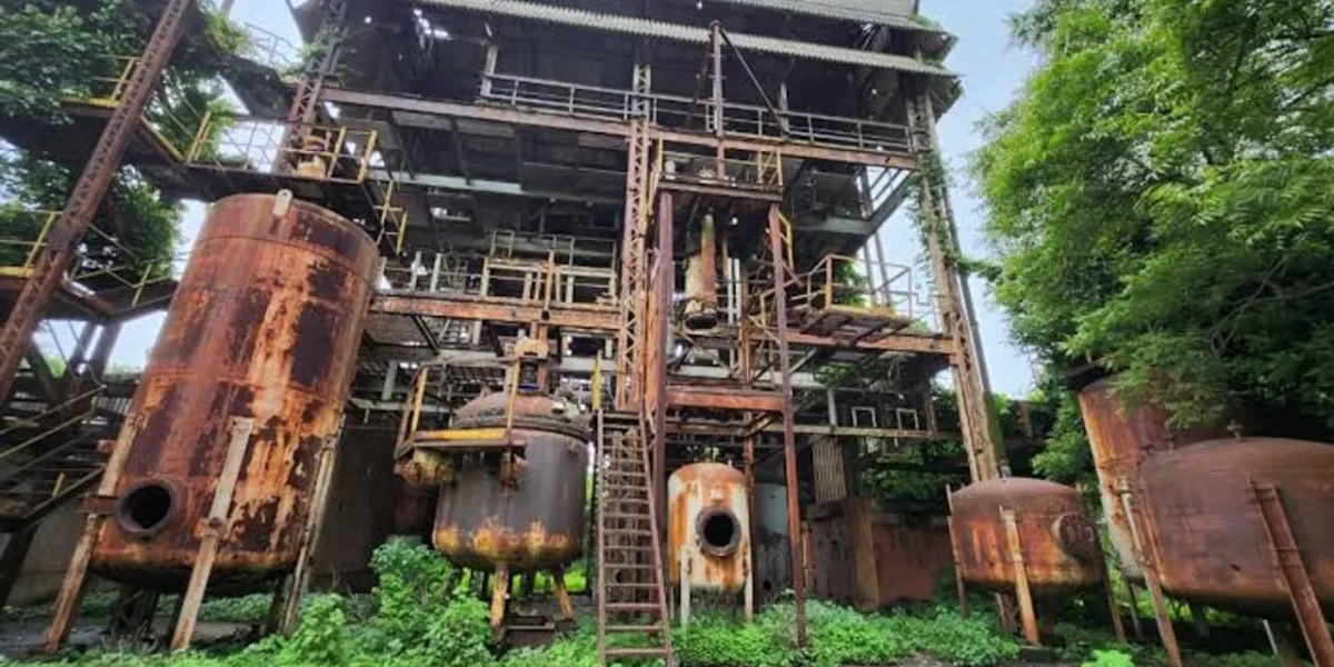 40 Yrs after Bhopal Gas Tragedy, toxic waste lifted from union carbide factory for safe disposal