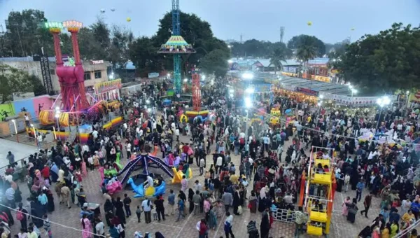 Passengers stuck upside-down for 25 minutes on amusement ride in Hyderabad’s Numaish