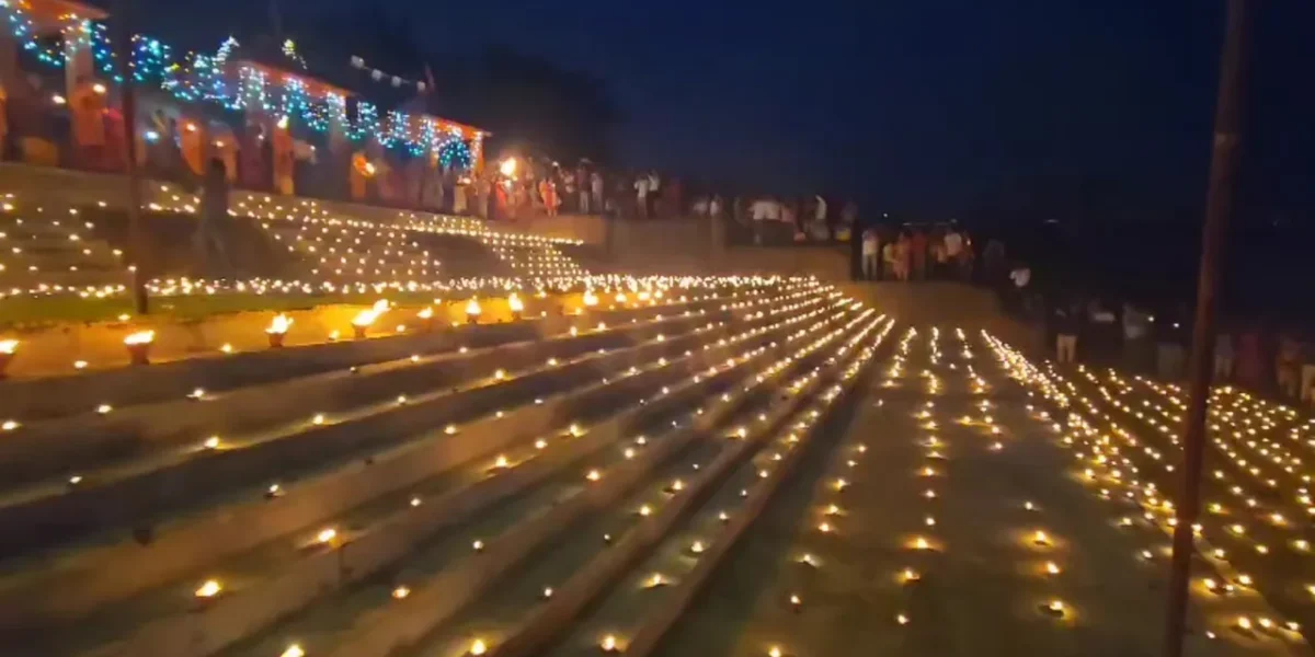Grand Celebration of Narmada Jayanti in Bharuch with 1.5 Lakh Lamps and Fireworks