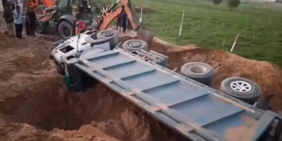 Dumper truck overturns, falls on labourers in Banaskantha, kills four