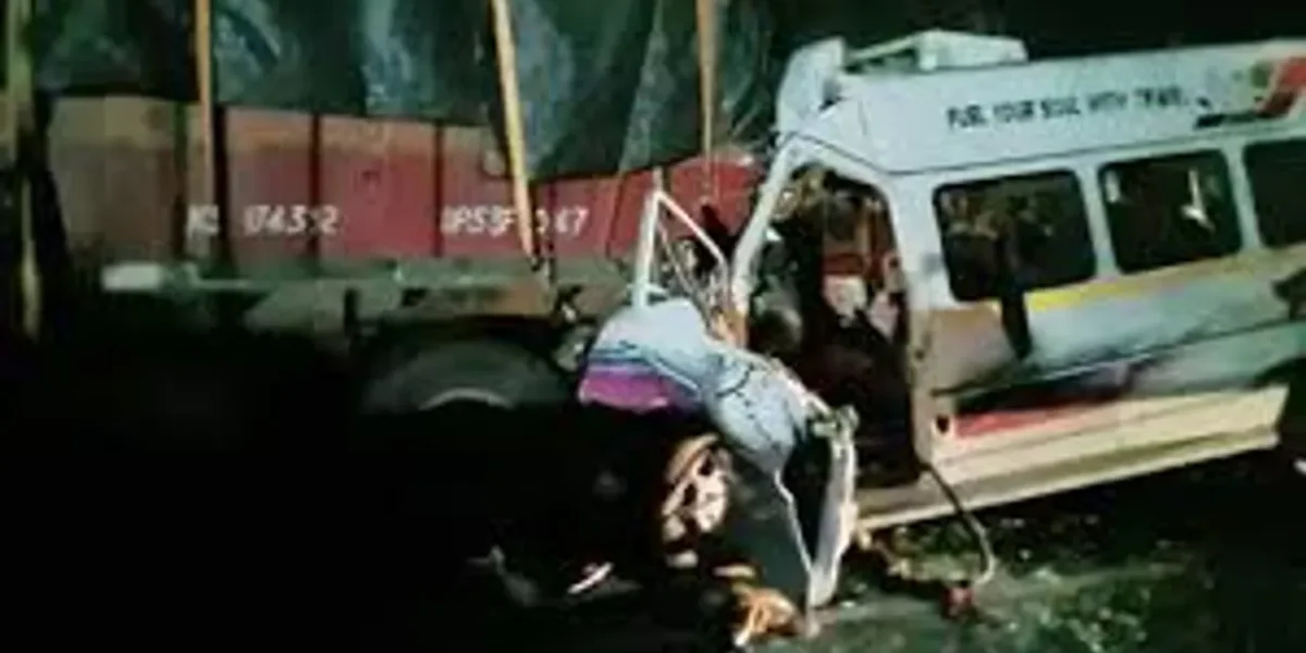Four Gujarati pilgrims returning from Mahakumbh killed in accident, 8 injured