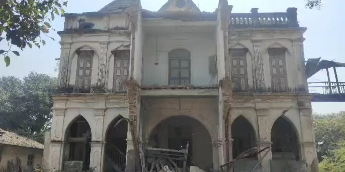 Burglary in 100-Year-Old Palace of Parsi Seth in Hansot