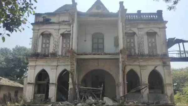 Burglary in 100-Year-Old Palace of Parsi Seth in Hansot