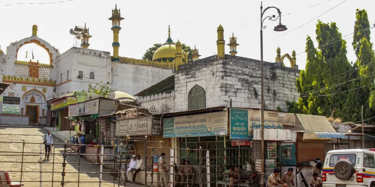 Aurangzeb’s tomb in Chhatrapati Sambhajinagar turns ‘no-drone zone’