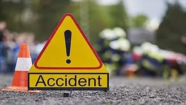 Ankleshwar: Head-On collision between moped and bike on Surwadi overbridge caught on CCTV
