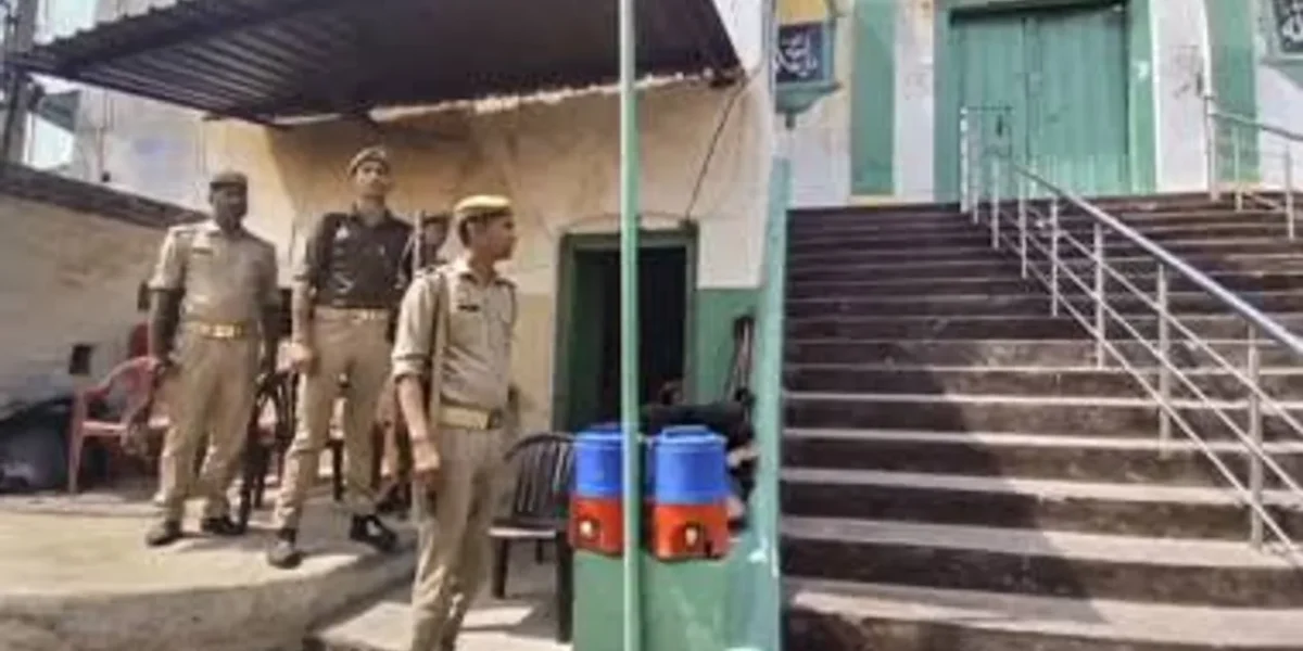 Maharashtra alert over stir to raze Aurangzeb Tomb