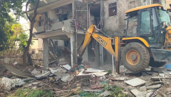 Ankleshwar: Administration launches drive to remove illegal encroachments on main Roads, police deployed