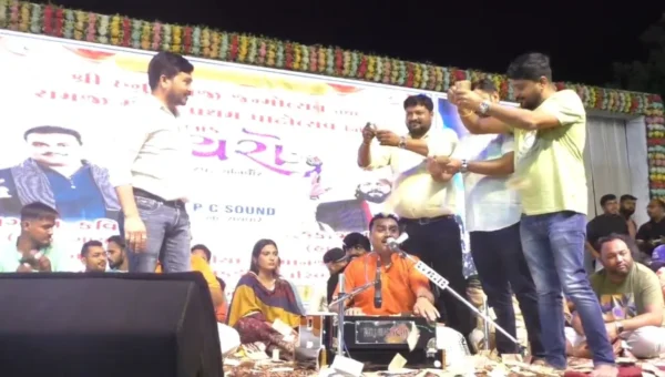Ankleshwar: Grand Lokdayra organized at Rokadiya Hanumanji Temple in Naugama, Jignesh Kaviraj enthralls devotees