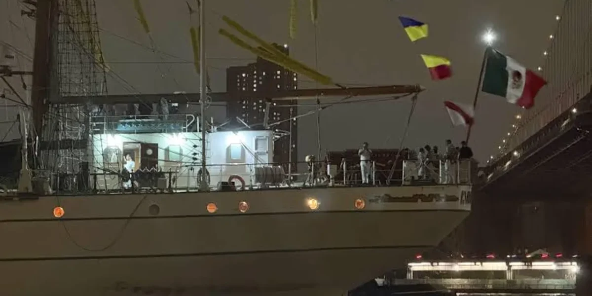 Huge Mexican Navy training ship with 200 people on board collides with Brooklyn Bridge