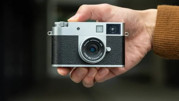 Fujifilm launches X half digital camera with 1-inch sensor