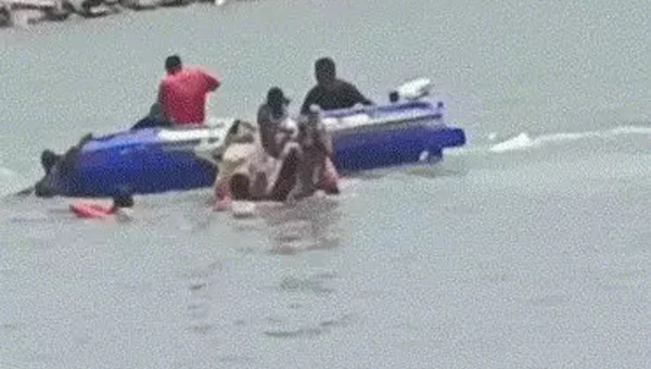 Seven pilgrims drown in Dwarka, one dead, six rescued