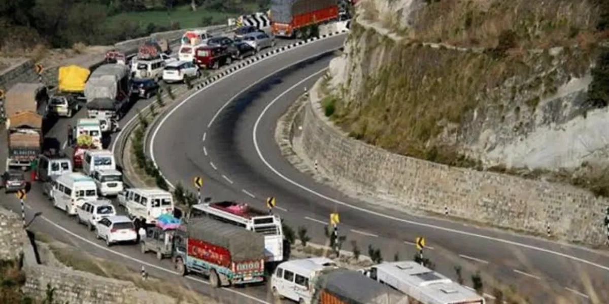 Kashmir highway reopens for traffic after three-hour closure