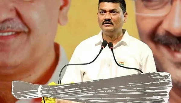 AAP MLA Umesh Makwana resigns as whip, party suspends him for five years