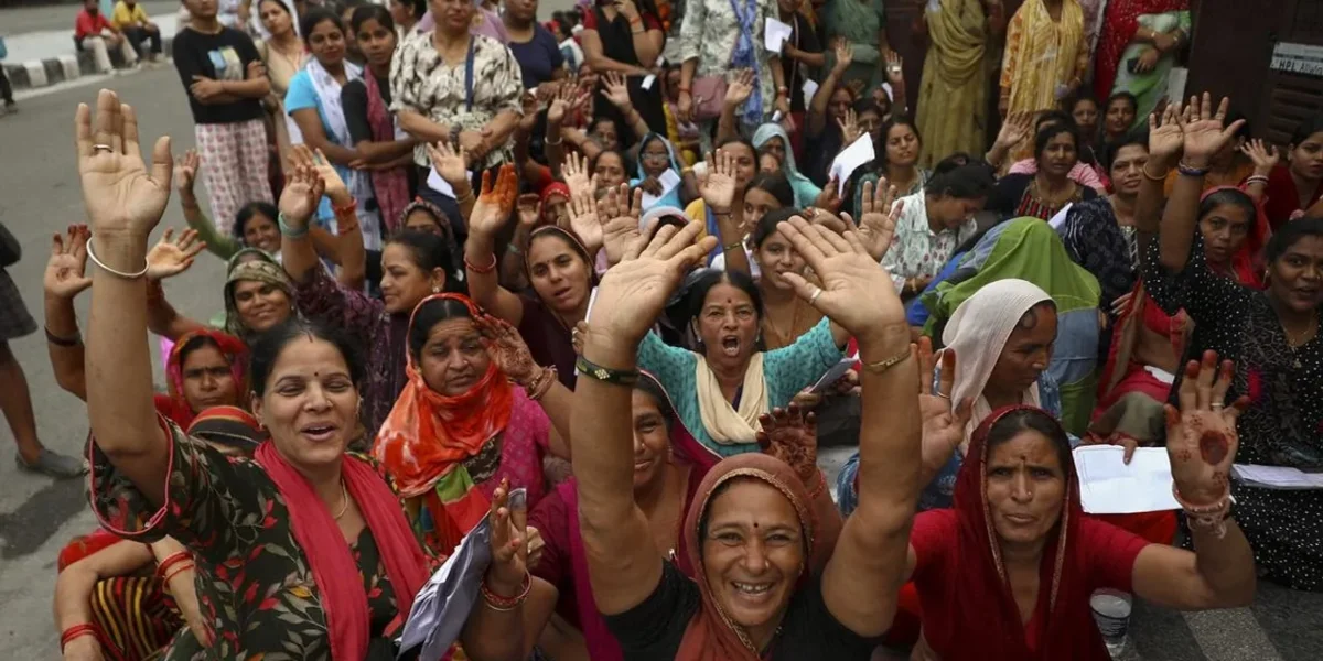 Amarnath Yatra 2025: Over 6,400 Pilgrims Depart Jammu base camp for Kashmir Amid Tight Security