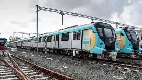 Mumbai Metro sees heavy rush as trains get delayed due to technical snag