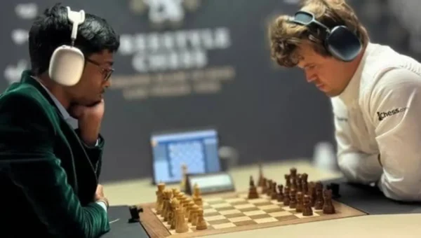 Praggnanandhaa defeats World No.1 Carlsen to enter freestyle Chess Quarterfinals