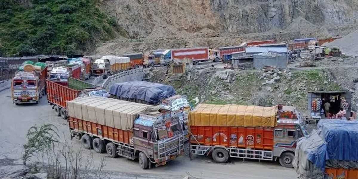 Jammu-Srinagar NHW partially restored, Kishtwar-Sinthan road reopened
