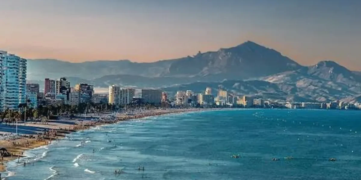 Spain shuts tourist beaches as venomous “Blue Dragons” appear on shores