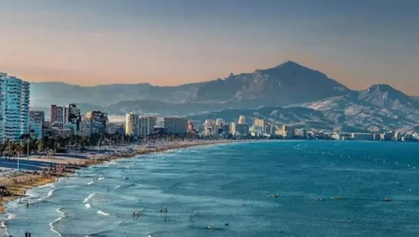 Spain shuts tourist beaches as venomous “Blue Dragons” appear on shores