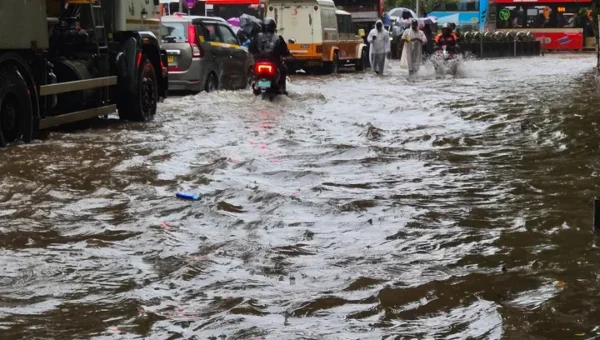 Heavy Rains Paralyze Mumbai and Parts of Maharashtra Amid Red Alert